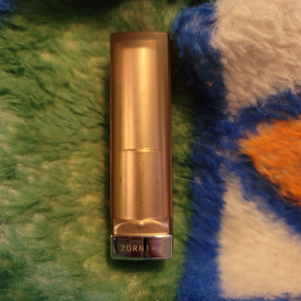 Maybelline Colour Sensational The Matte Lipstick - NAKED CORAL #555